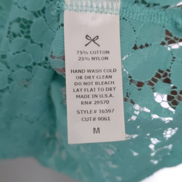 3 for $15 - Everly Teal Floral Tank in Medium - Picture 4 of 5